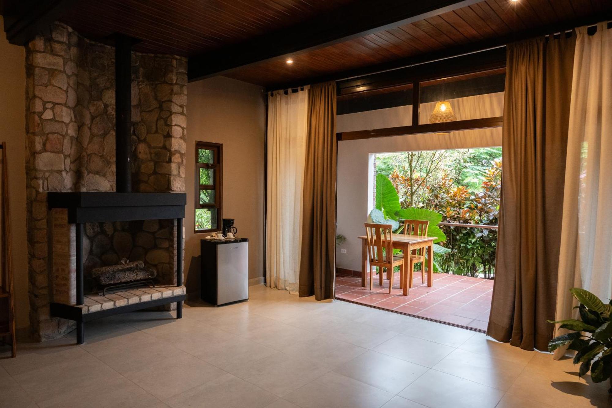 The Golden Frog Inn El Valle de Anton المظهر الخارجي الصورة